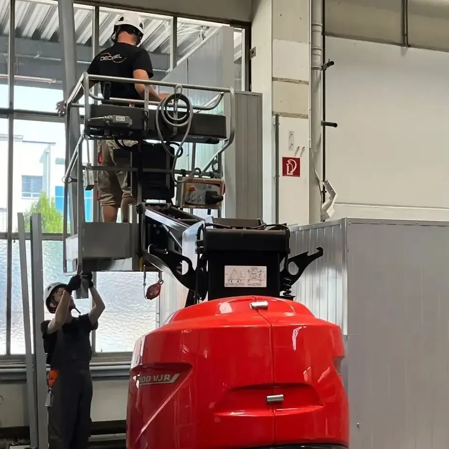 Soundproof enclosure in a railway tracks plant