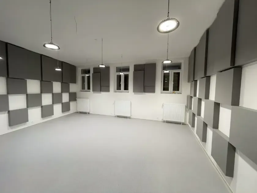 Echo reduction in instrument rooms at VŠMU