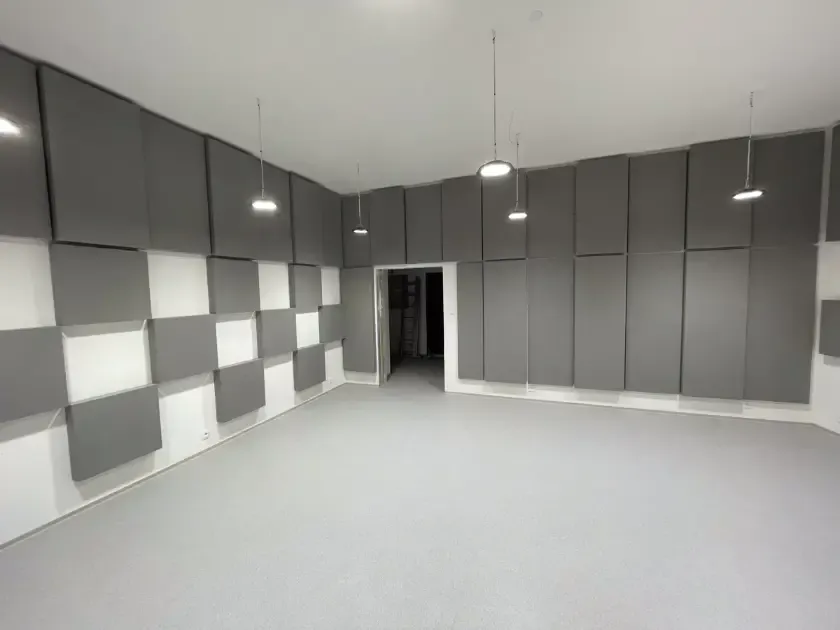 Echo reduction in instrument rooms at VŠMU