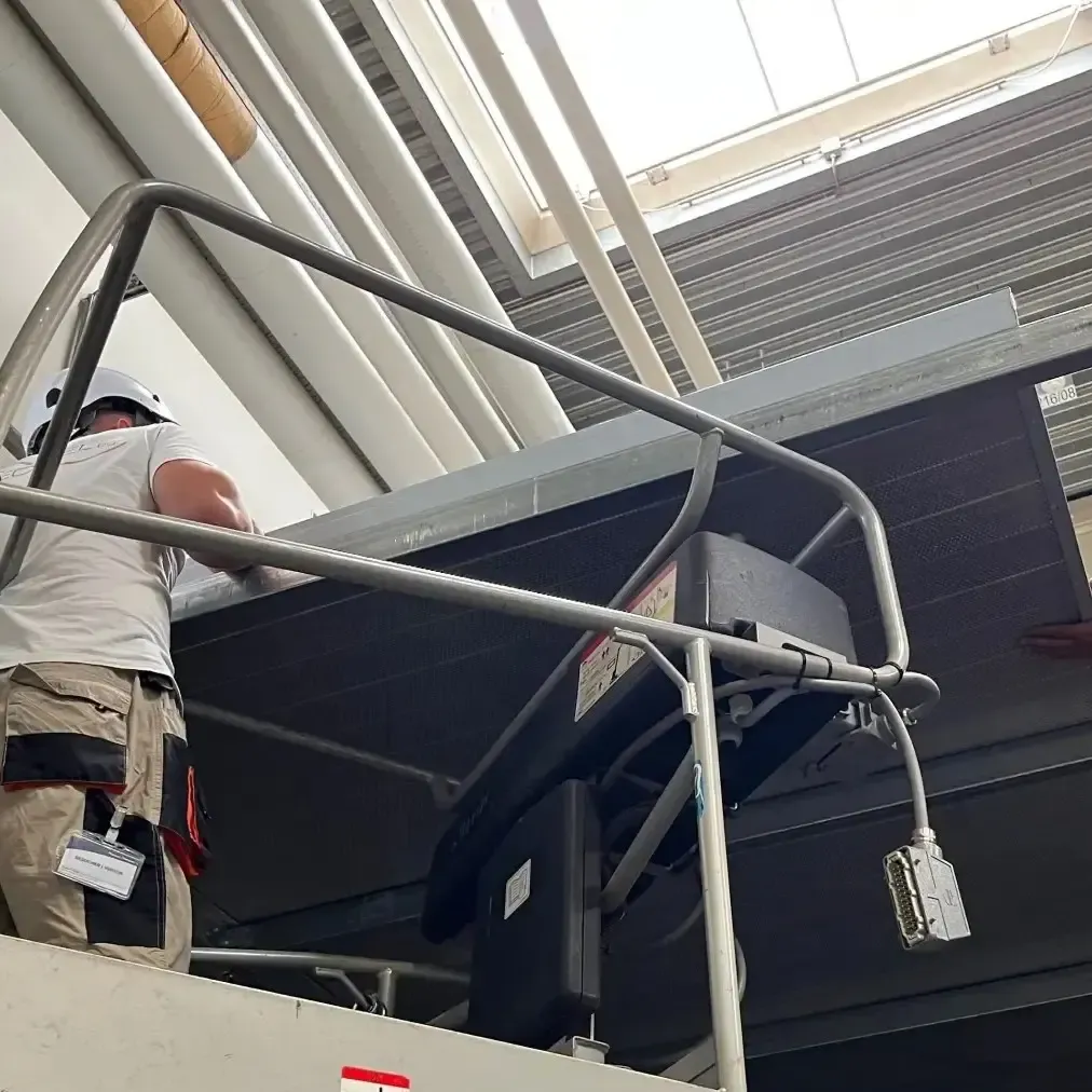 Soundproof enclosure in a railway tracks plant