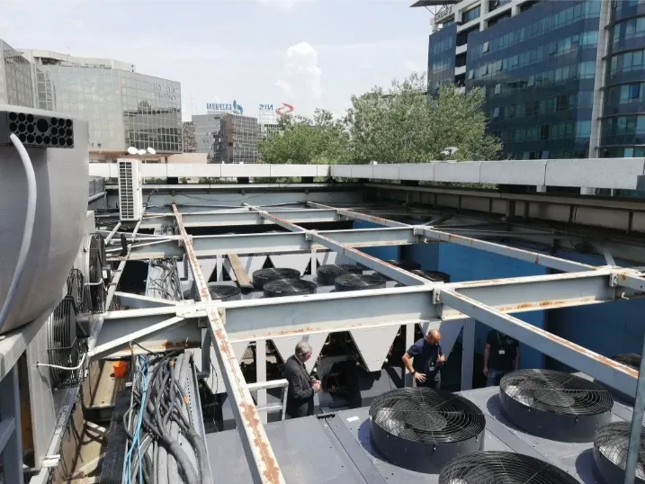 Soundproofing rooftop chillers at Banca Intesa